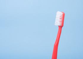 Sunt periuțele de dinți electrice mai bune decât cele clasice? Iată ce spun rezultatele