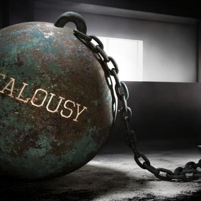 Ai o relație la distanță și te macină gelozia? Cum să îți gestionezi emoțiile
