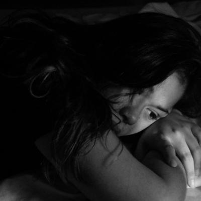 4 minciuni despre fericire care iti afecteaza sanatatea mintala