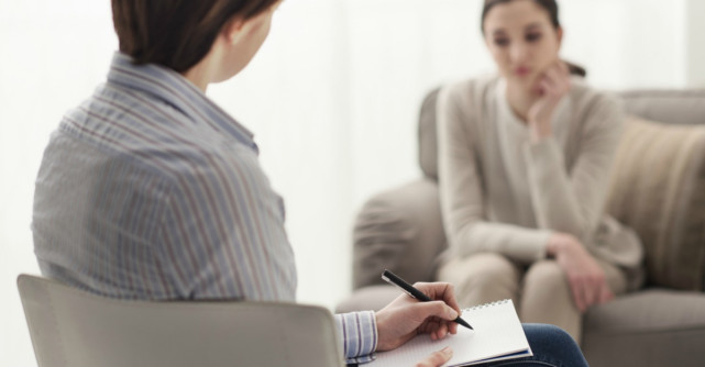 Psihologii dezvaluie ce isi noteaza in timpul sedintelor de terapie. Esti curioasa?