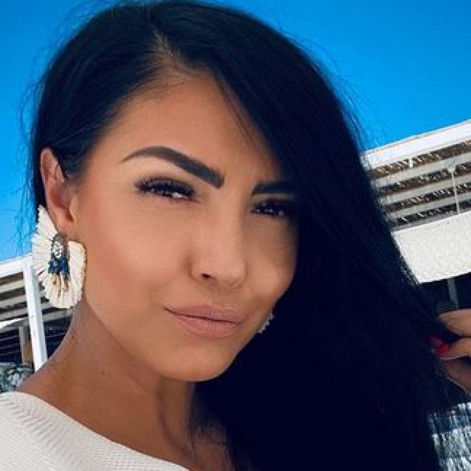 Decizia neobișnuită luată de Andreea Mantea! Vedeta tv și-a lipit buletinul de mașină