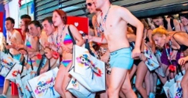 Desigual a imbracat gratis 100 de bucuresteni dezinhibati