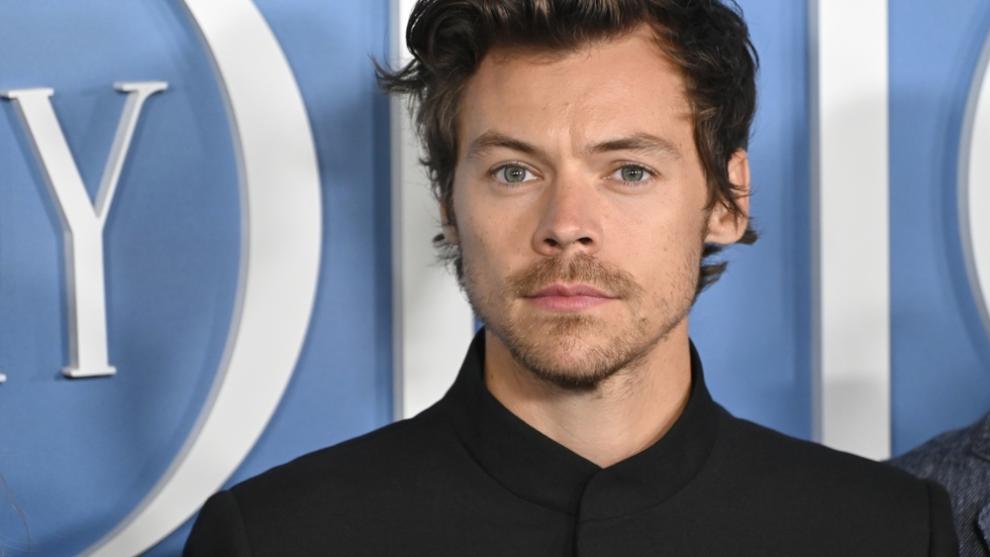 Harry Styles, incident dramatic pe scenă la Wembley. Artistul s-a înecat cu apă în timpul unui concert