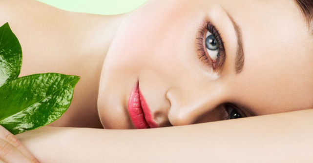 Cosmetice NATURALE care iti intineresc tenul