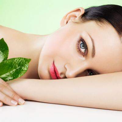 Cosmetice NATURALE care iti intineresc tenul