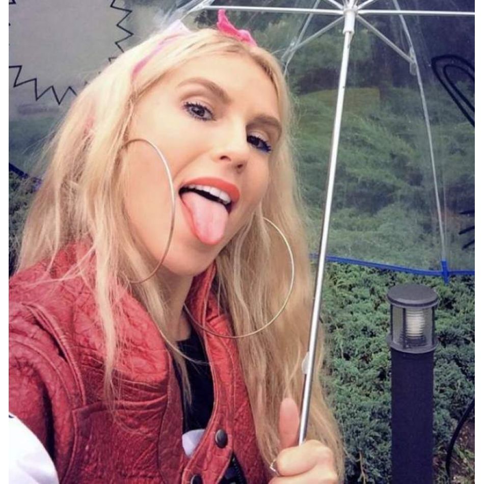 Corina Bud, poze incendiare la 42 de ani! Artista a pozat complet dezbrăcară și le-a încins imaginația internauților