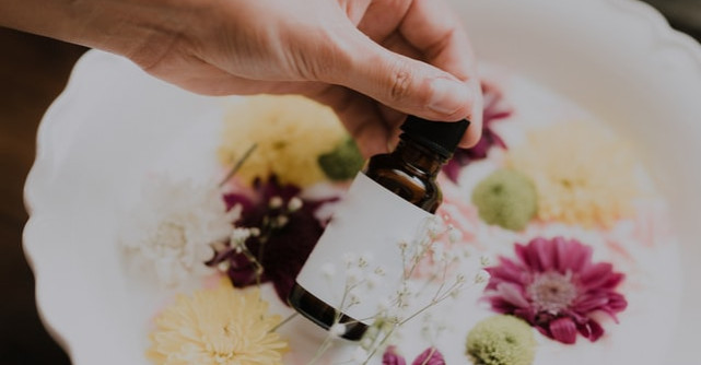 Uleiul de Ricin: Proprietăți, Utilizare & Beneficii