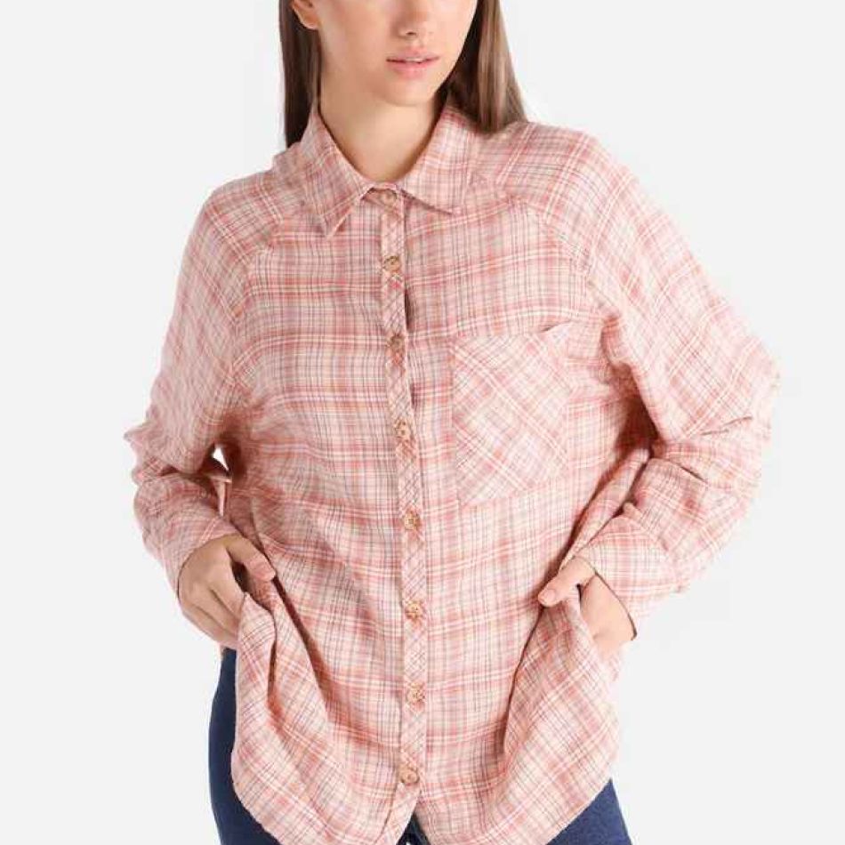 Peach Fuzz: Culoarea anului 2024 în modă