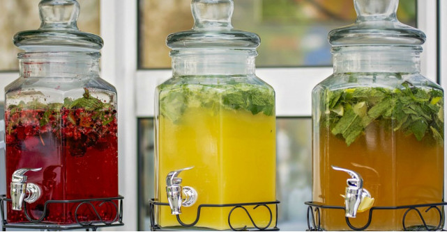 Borcane cu robinet perfecte pentru băuturile din vara asta