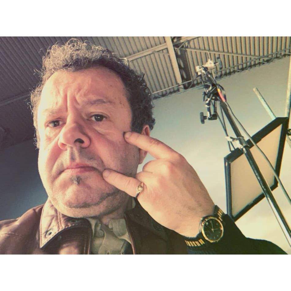 Dragoș Moștenescu a părăsit România și s-a mutat la Londra! Cu ce se ocupă actorul din serialul La Bloc?