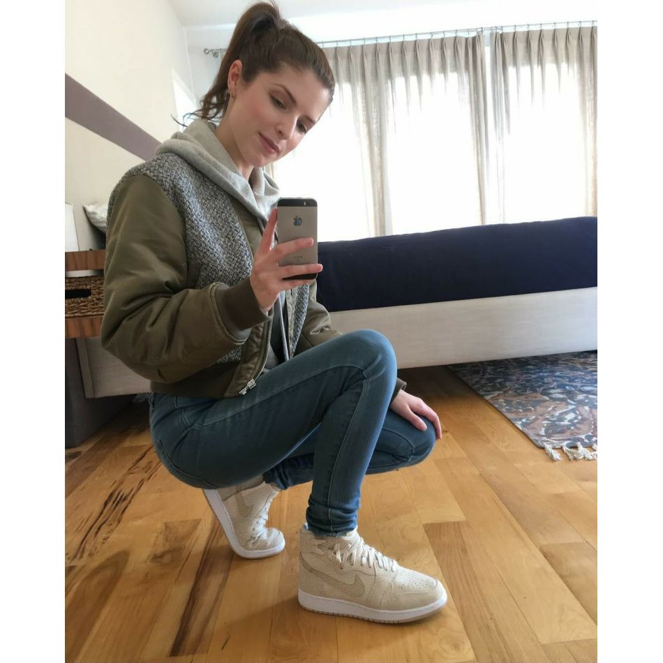 Anna Kendrick a fost înșelată timp de un an de iubit! Actriței i-a fost foarte greu să creadă, deși dovezile erau clare
