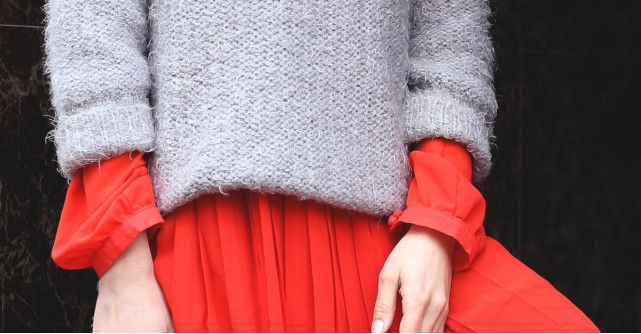 In ce tinute se poarta rochia maxi plisata