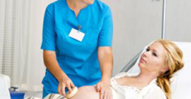 Tot ce trebuie sa stii despre amniocenteza. Beneficii si riscuri.