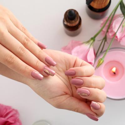 Manichiură ca la salon din confortul casei. 3 produse de care ai nevoie