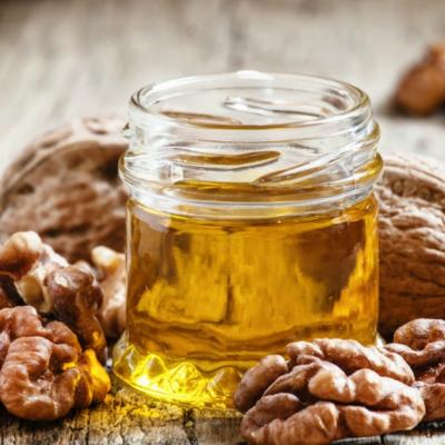 Uleiul de nuci: Beneficii pentru sanatate