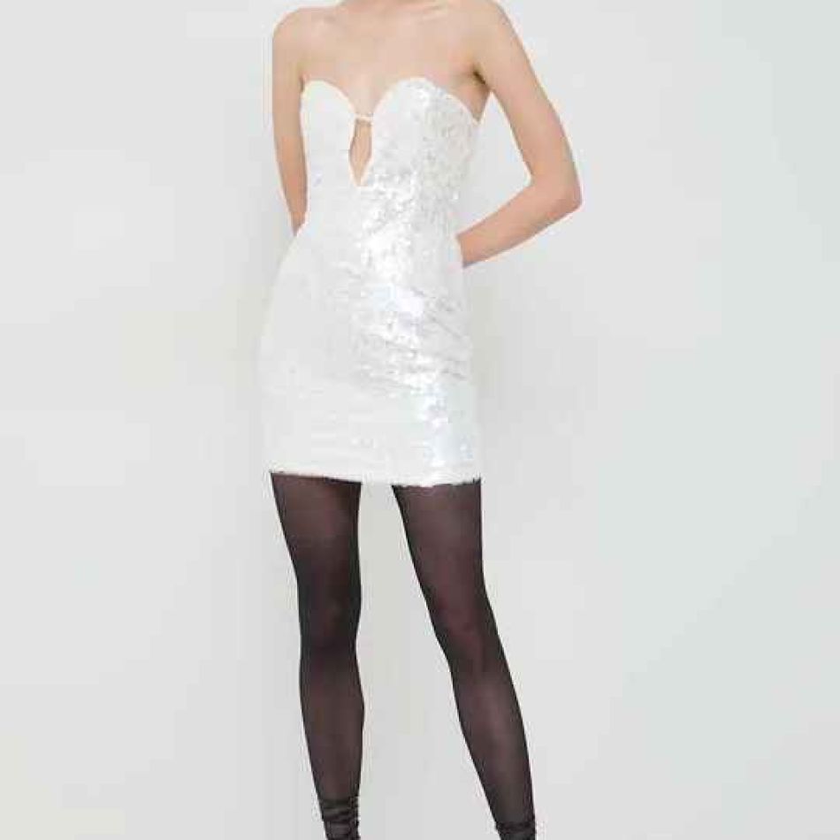 Îmbrăcată în Dragoste: Cele mai elegante rochii pentru Ziua Îndrăgostiților și Dragobete