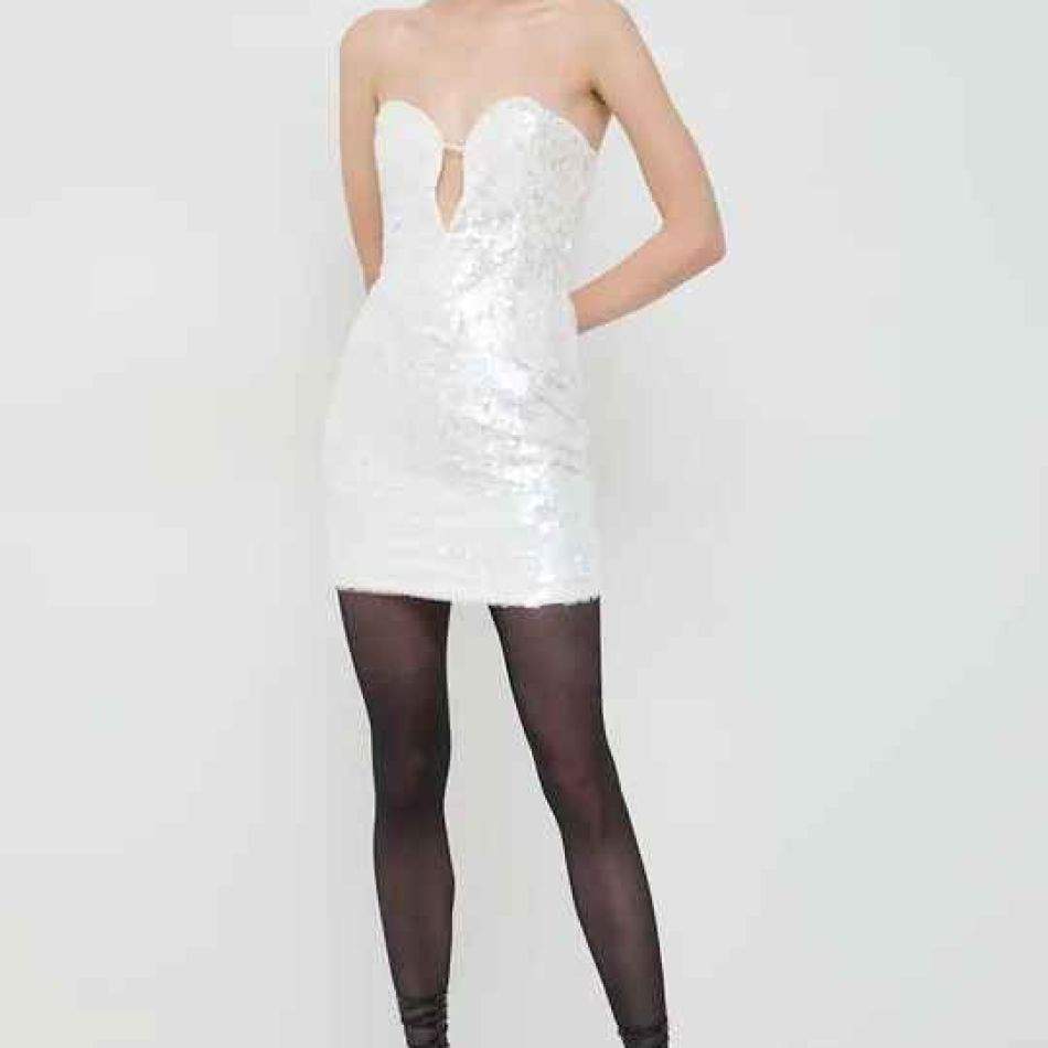 Îmbrăcată în Dragoste: Cele mai elegante rochii pentru Ziua Îndrăgostiților și Dragobete