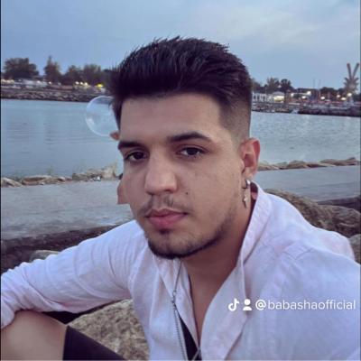 Mama lui Babasha, încurajări pentru fiul său, după ce sute de oameni l-au huiduit: Dumnezeu te-a luat în brațe...