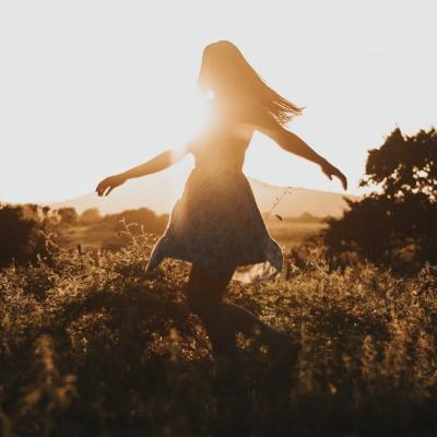 2 trucuri care te ajuta sa ai mai multa incredere in tine, de la experti in dezvoltare personala