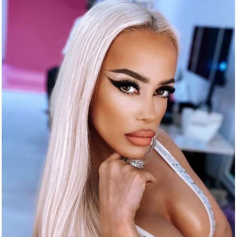 Anda Adam supărată pe Oana Zăvoranu, după ce i-a jignit fiica! Artista a cerut executare silită