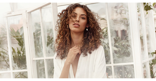 CO-WASHING: Tehnică pentru frumusețea părului ondulat și creț 