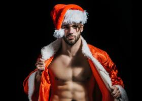 Cel mai fierbinte cadou pentru partenerul tău: Calendarul advent cu provocări, poziții sexuale și fantezii împlinite în doi