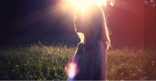 Cum purtam bluzele din dantela si tricotajele semitransparente