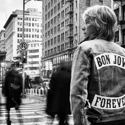 Bon Jovi și Robbie Williams lansează colaborarea surpriză 'We Made It Look Easy', un omagiu nostalgic al tinereții rebele