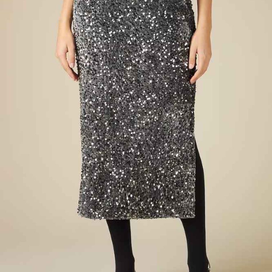 Strălucirea modernă: Cum integrezi accente metalice în ținutele tale