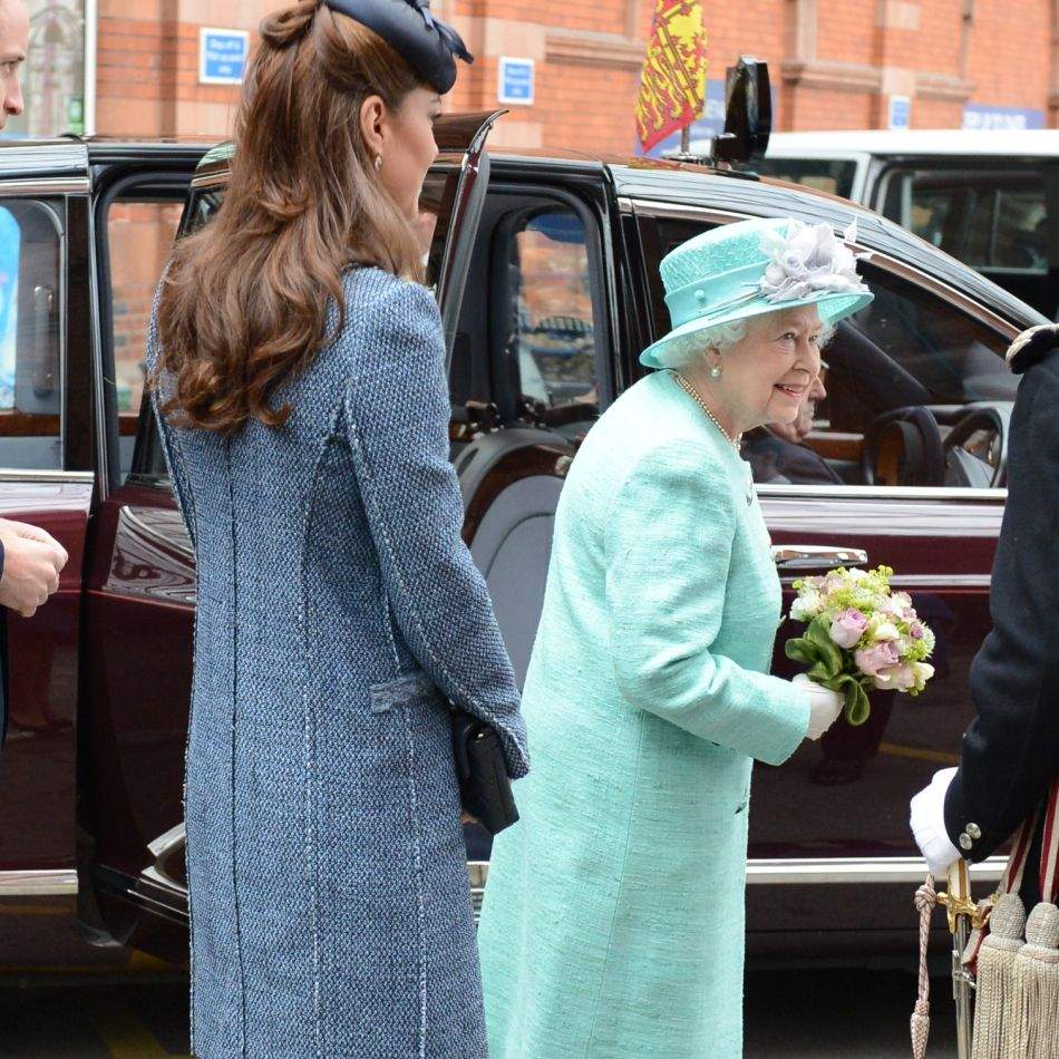 Pe urmele Reginei: Top 5 momente în care Catherine, Prințesa de Wales, a purtat haine inspirate de ținutele Reginei Elisabeta II