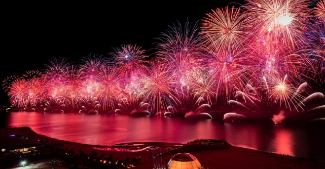  Emiratul Ras al Khaimah își spune povestea pe cer cu un spectacol uluitor de artificii și drone în noaptea de Revelion