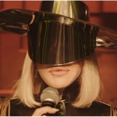 LOREDANA lanseaza single-ul Dans, Dans, Dans, un îndemn către iubire și distracție, pentru toate nopțile de vară
