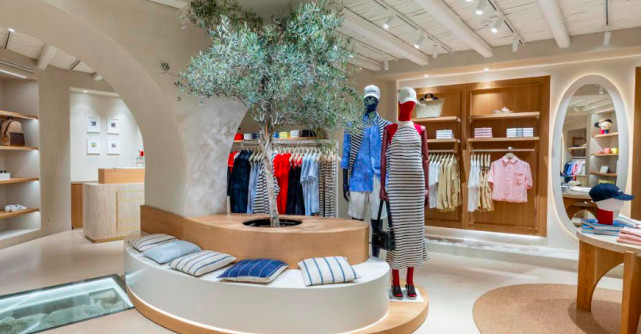 TOMMY HILFIGER A PARTICIPAT LA DESCHIDEREA NOULUI MAGAZIN DIN MYKONOS