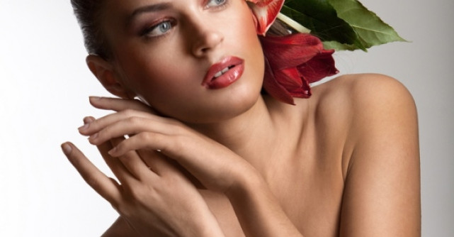 Parfum de femeie: 4 motive pentru a sta mai mult timp goala