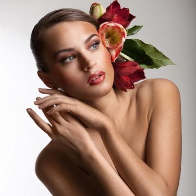 Parfum de femeie: 4 motive pentru a sta mai mult timp goala