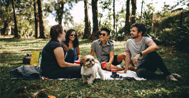 Cum să rămâi conectat social în vremuri de criză