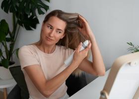 Ce conțin produsele tale pentru păr: ghid rapid de etichete și ingrediente