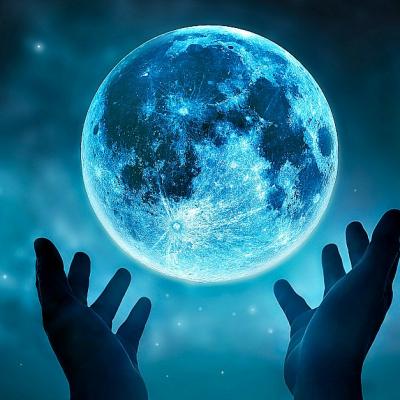 Luna Plină în Vărsător de pe 3 august atinge apogeul energiei cosmice. Provocări și aliniamente intense pentru sufletele noastre