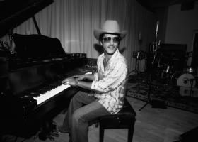 Bruno Mars prezintă I Just Might, primul single de pe noul album - The Romantic