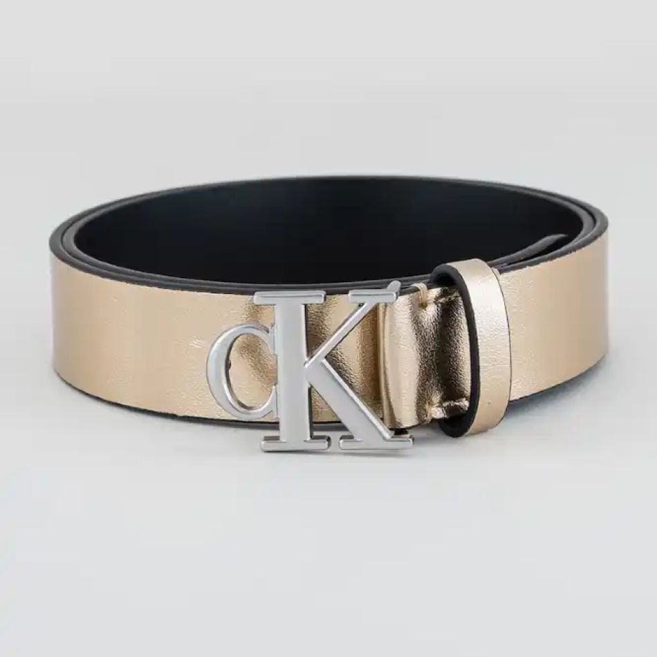 Strălucirea modernă: Cum integrezi accente metalice în ținutele tale