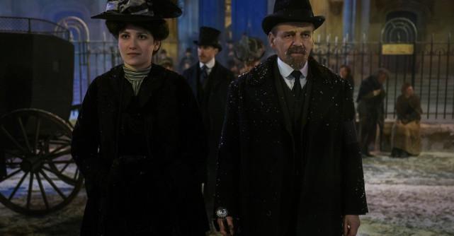 DIN 30 MARTIE LA BELLE ÉPOQUE NI SE DEZVĂLUIE ÎN TOATĂ ELEGANȚA ȘI DECADENȚA SA ÎN PARIS POLICE 1905