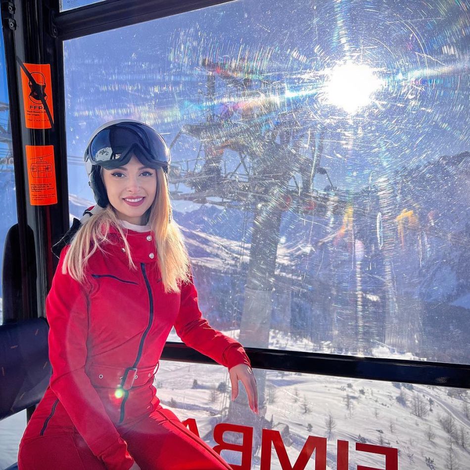 Fetițele Andreei Bălan l-au cunoscut pe Victor Cornea! Ella și Clara, toate un zâmbet!