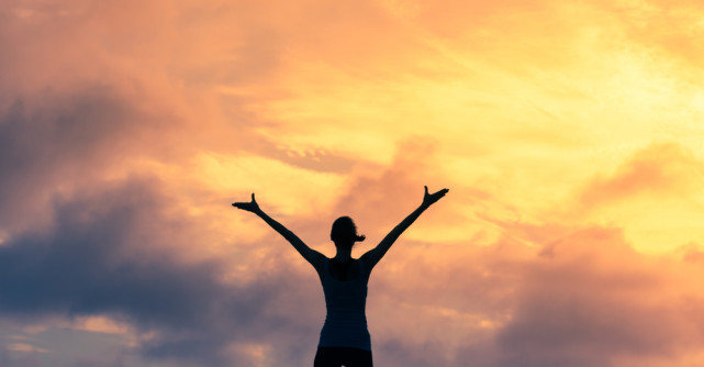 Justin Bieber si Voltaj vin cu Stirile zilei