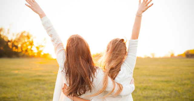 Cum sa pastrezi conexiunea atunci cand tu si prietena ta va aflati in faze diferite ale vietii