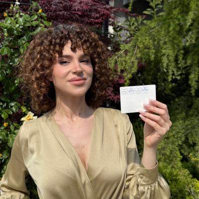 Când deschizi ochii la ce se întâmplă, nu-i mai poți închide la loc – despre vot, frică și misoginie cu Ada Maria Ileana 