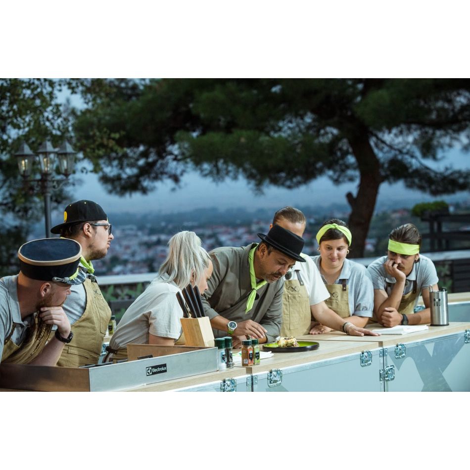 Chefi fără limite, filmat în cele mai spectaculoase locații din Grecia. Premiera luni, marţi şi miercuri, de la 20:30, la Antena