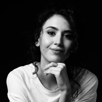 Cum depășești teama de a vorbi în public. Sfaturi de la specialist