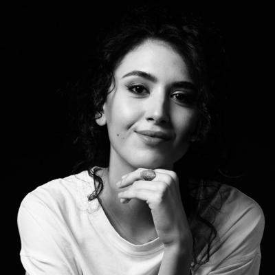 Cum depășești teama de a vorbi în public. Sfaturi de la specialist