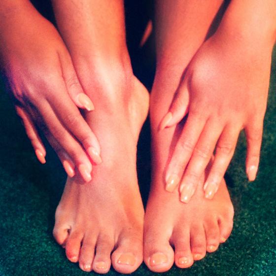 Cum ai grijă de unghiile sensibile: trucuri și cosmetice ajutătoare