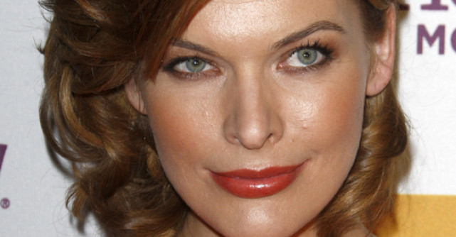 Foto: Milla Jovovich, in cea mai jenanta ipostaza din viata sa